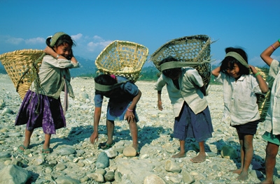 Perch parliamo di lavoro minorile?, Cosa si intende esattamente per lavoro minorile?, Alle radici del problema, Child labour e child work, Nepal: Tap